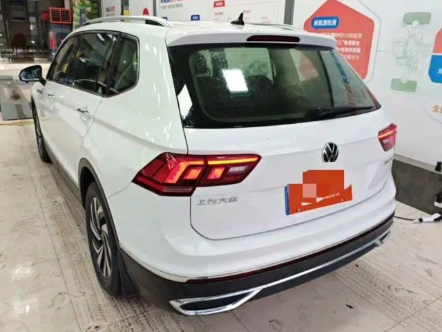 Volkswagen Tiguan L — Фото автомобиля 4