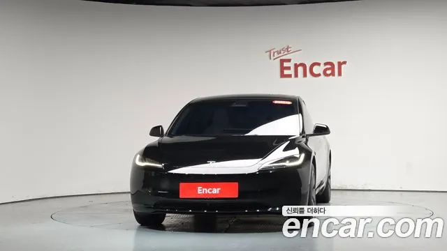 Tesla Model 3 — Фото автомобиля 3
