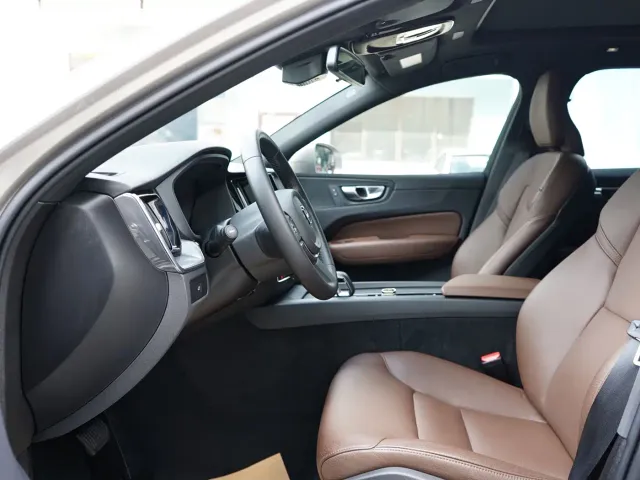 Volvo XC60 — Фото автомобиля 4
