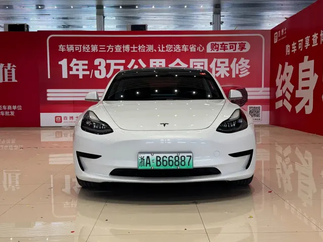 Tesla Model 3 — Фото автомобиля 2