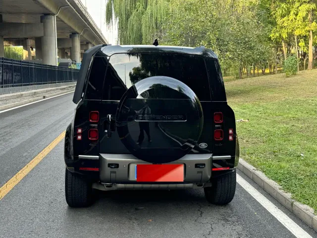 Land Rover Defender — Фото автомобиля 16