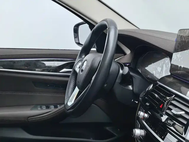 BMW 5 Series — Фото автомобиля 22