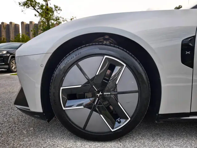 Xpeng P7 — Фото автомобиля 5