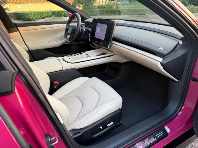 Xiaomi SU7 — Фото автомобиля 15