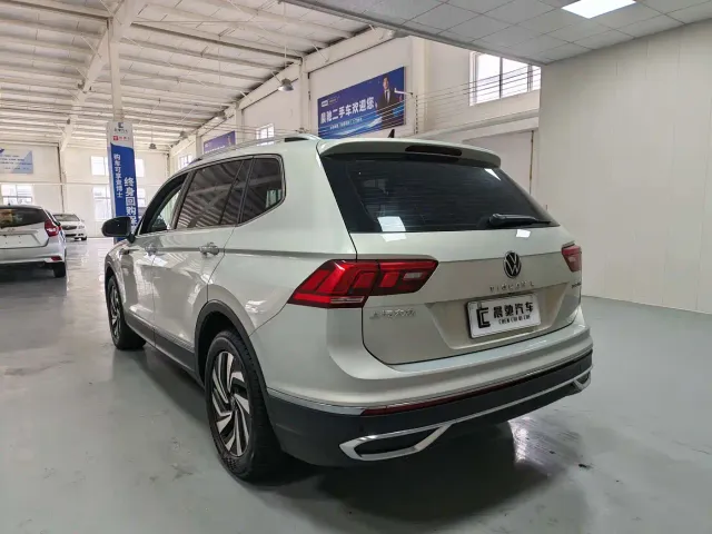 Volkswagen Tiguan L — Фото автомобиля 6