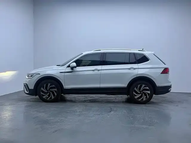 Volkswagen Tiguan L — Фото автомобиля 9