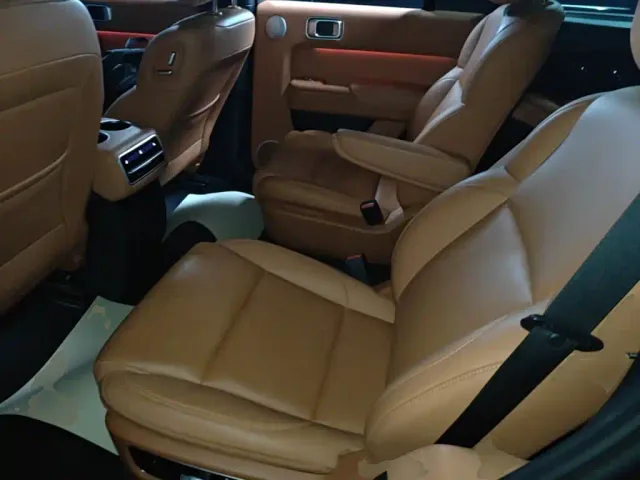 Li Auto L8 — Фото автомобиля 16
