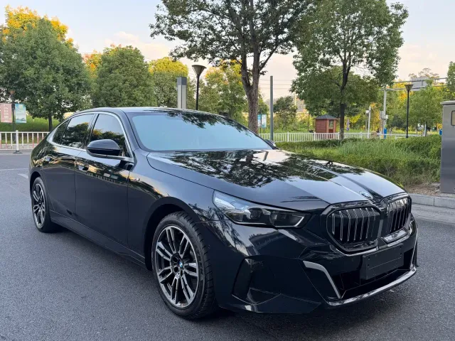 BMW 5 Series — Фото автомобиля 3