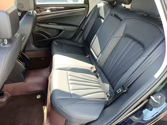 Volkswagen Passat — Фото автомобиля 16
