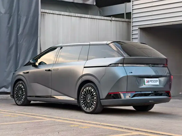 Xpeng X9 — Фото автомобиля 8