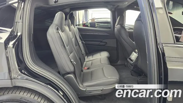 Tesla Model X — Фото автомобиля 17