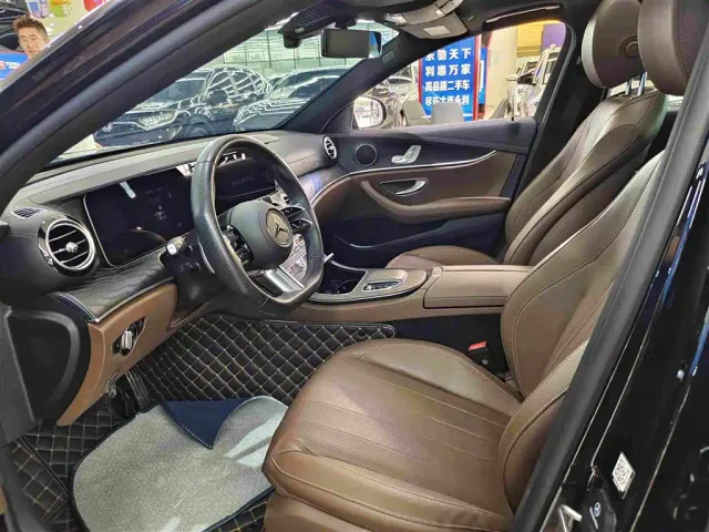 Mercedes-Benz E-Class — Фото автомобиля 2