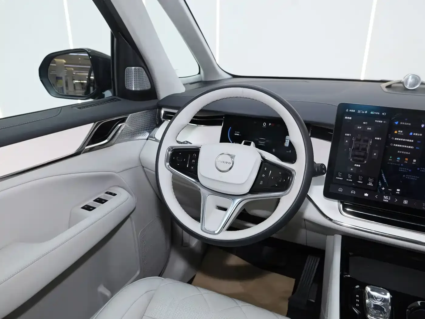 Volvo Volvo EM90 2025 Ultra Six-Seater — Фото автомобиля 10