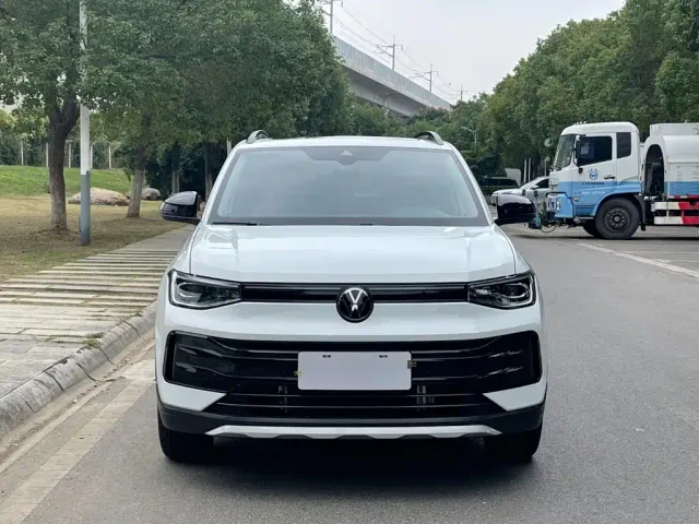 Volkswagen Tharu — Фото автомобиля 3