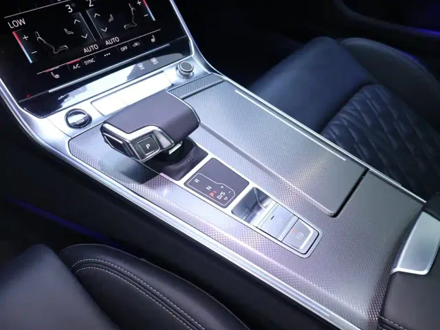 Audi A6L — Фото автомобиля 12