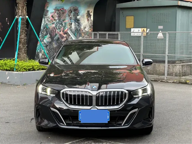 BMW 5 Series — Фото автомобиля 2