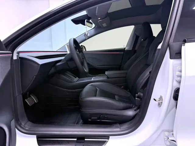 Tesla Model 3 — Фото автомобиля 6