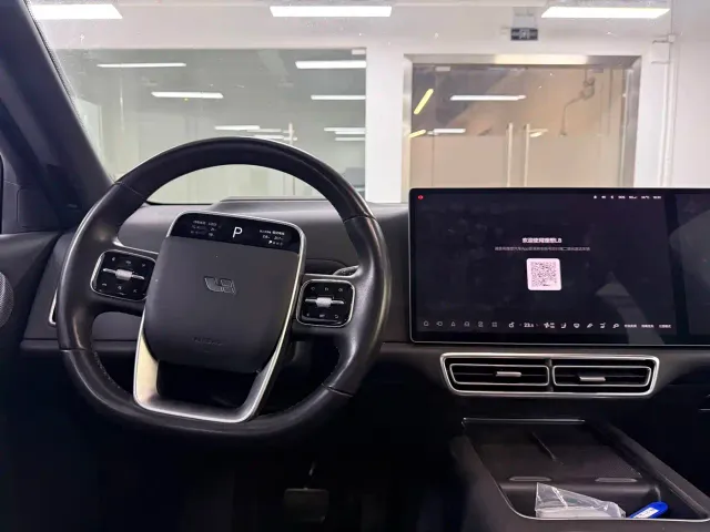 Li Auto L8 — Фото автомобиля 16