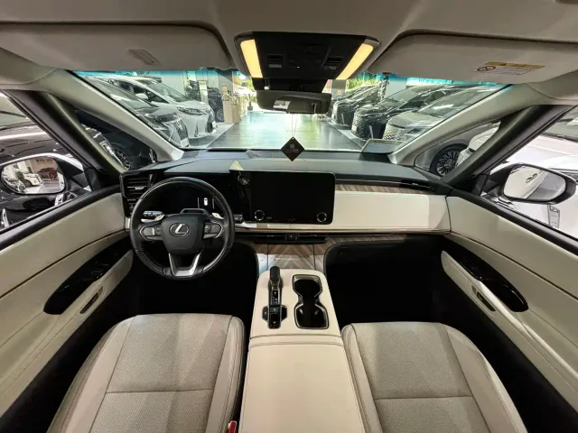 Lexus LM — Фото автомобиля 10