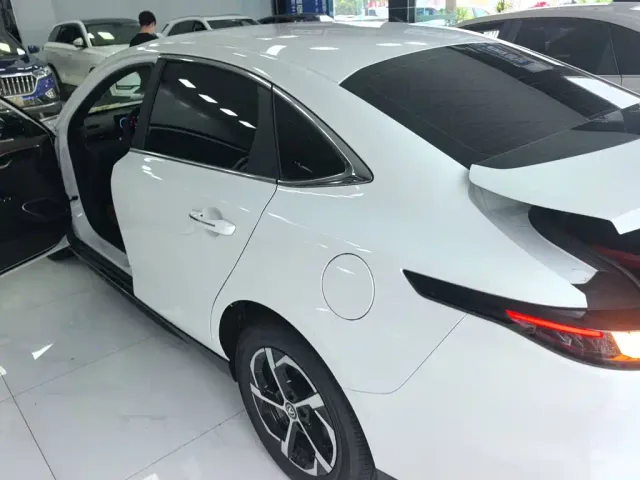 Changan Eado — Фото автомобиля 10