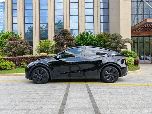 Tesla Model Y — Фото автомобиля 4
