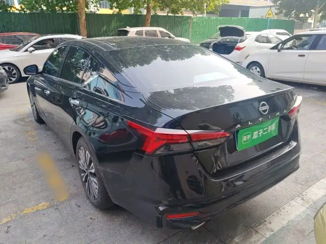 Nissan Teana — Фото автомобиля 4