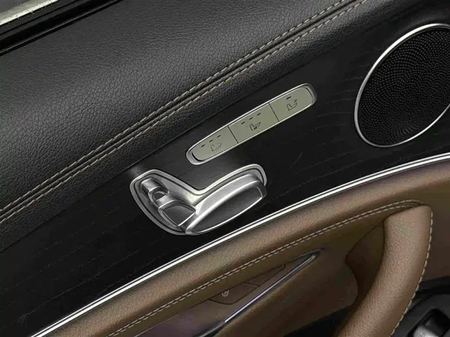 Mercedes-Benz E-Class — Фото автомобиля 14