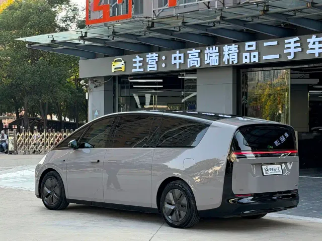 Li Auto MEGA — Фото автомобиля 4