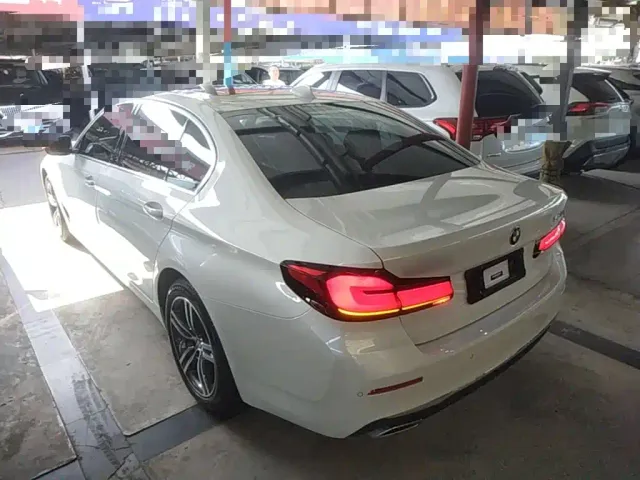 BMW 5 Series — Фото автомобиля 4