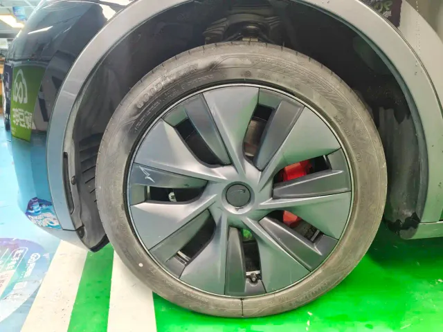 Tesla Model Y — Фото автомобиля 3