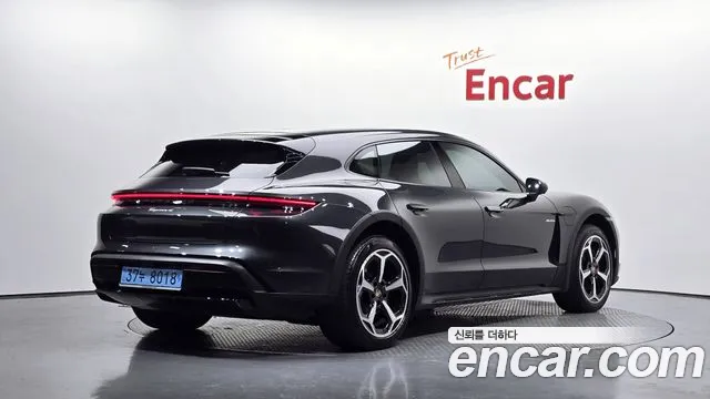 Porsche Taycan — Фото автомобиля 2