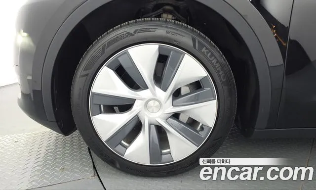 Tesla Model Y — Фото автомобиля 5