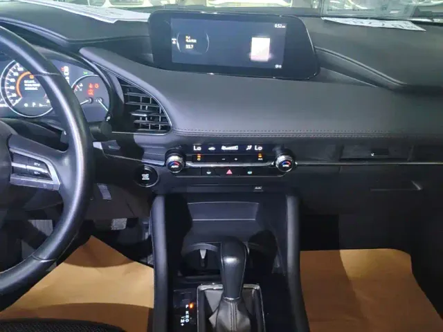 Mazda Axela — Фото автомобиля 12
