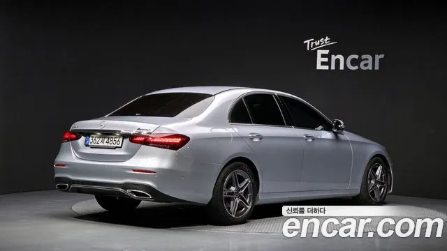 Mercedes-Benz E-Class — Фото автомобиля 2