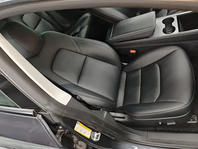 Tesla Model 3 — Фото автомобиля 24