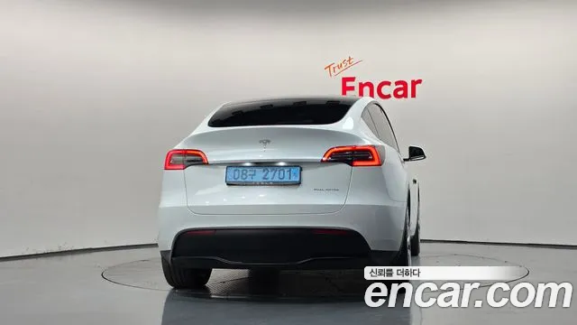 Tesla Model Y — Фото автомобиля 4