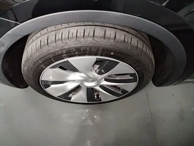 Tesla Model Y — Фото автомобиля 22