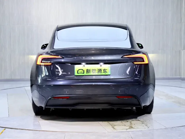 Tesla Model 3 — Фото автомобиля 6