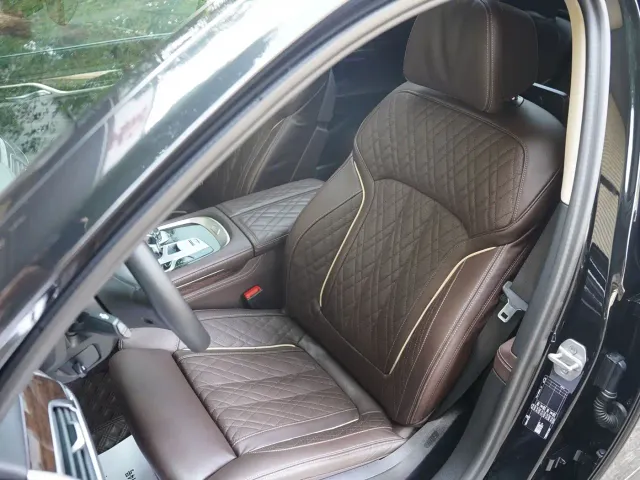 BMW 7 Series — Фото автомобиля 13