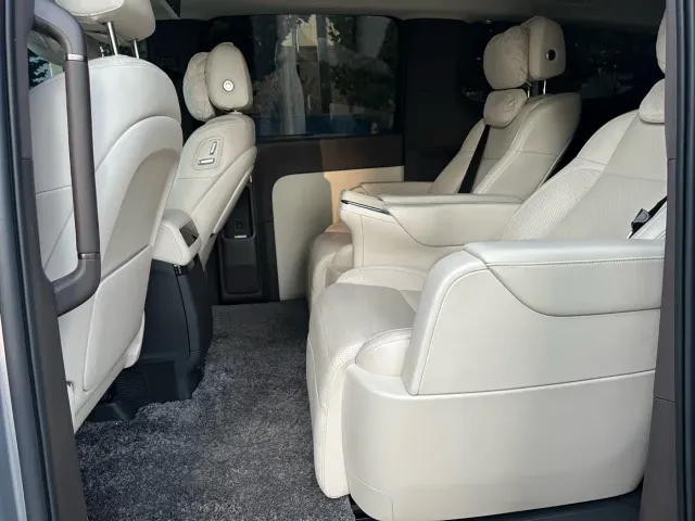 Li Auto MEGA — Фото автомобиля 11