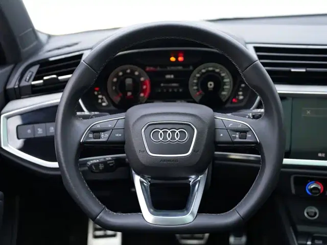 Audi Q3 — Фото автомобиля 12