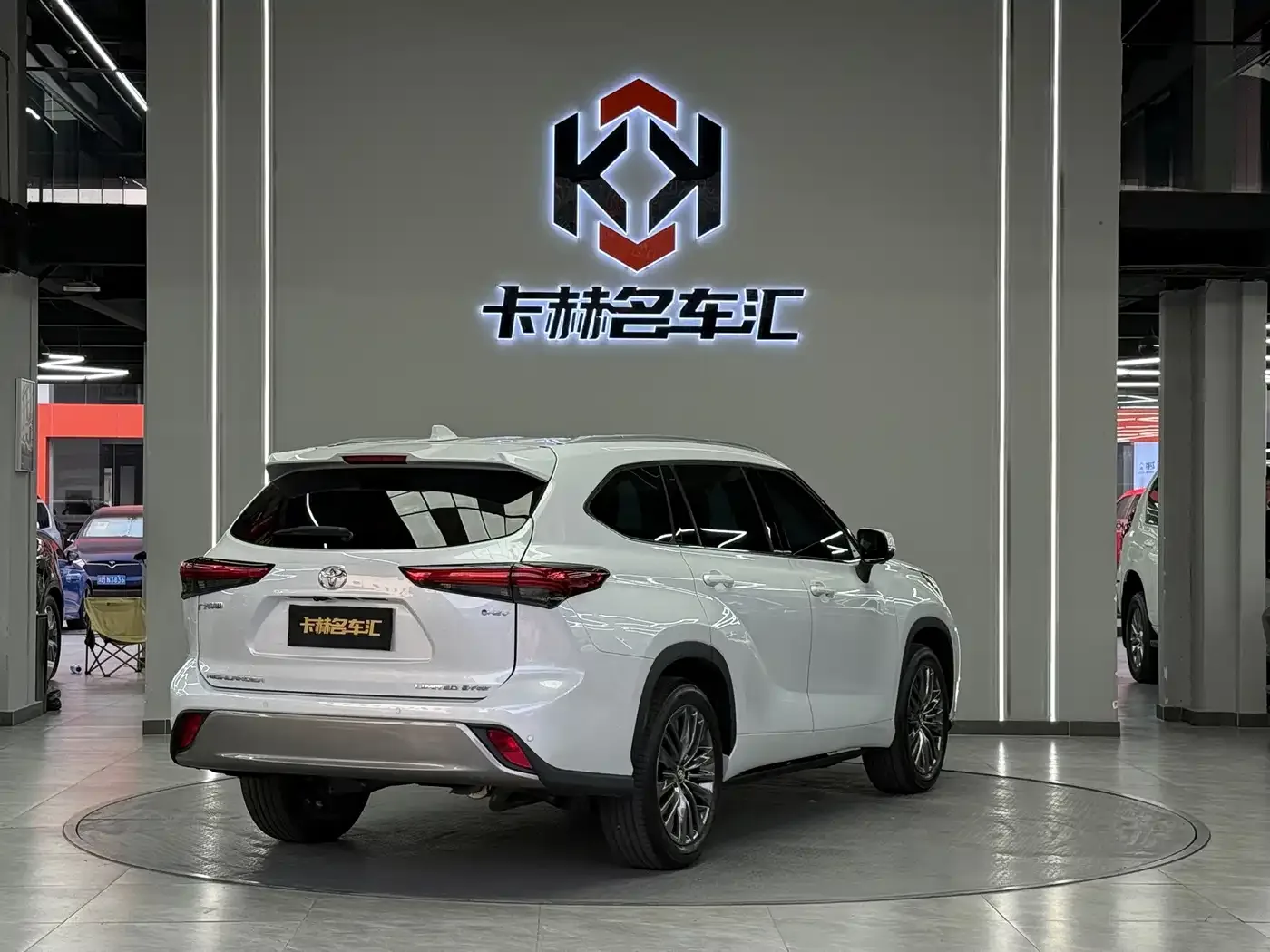 Toyota Highlander 2026 2.5L Smart Hybrid 4WD Ultimate 7-Seater — Фото автомобиля 3