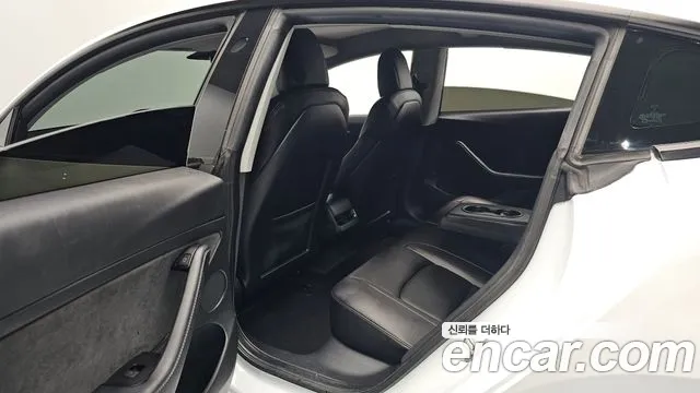 Tesla Model 3 — Фото автомобиля 11