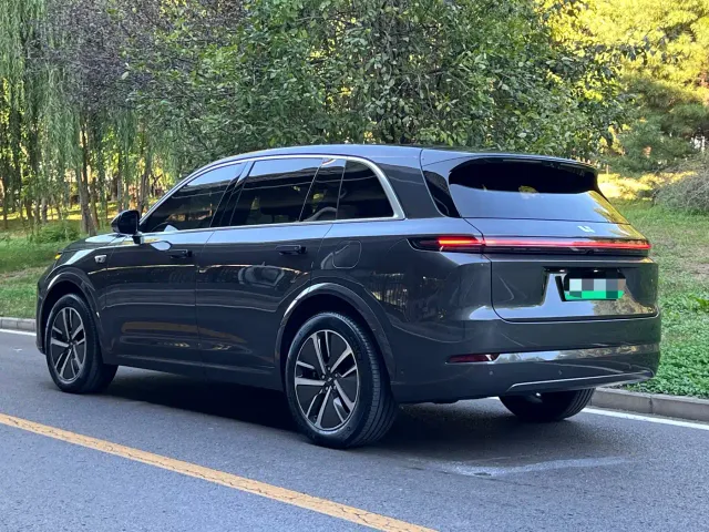 Li Auto L7 — Фото автомобиля 4
