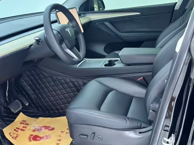 Tesla Model Y — Фото автомобиля 8
