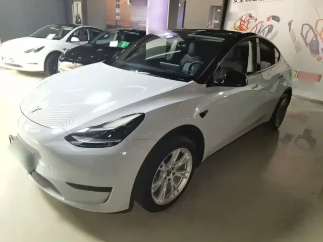 Фотография автомобиля — Tesla Model Y