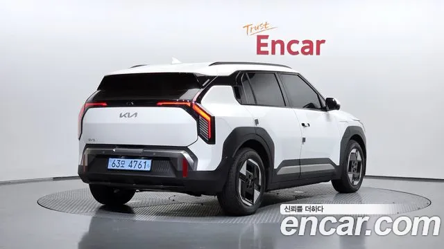 Kia EV3 — Фото автомобиля 2