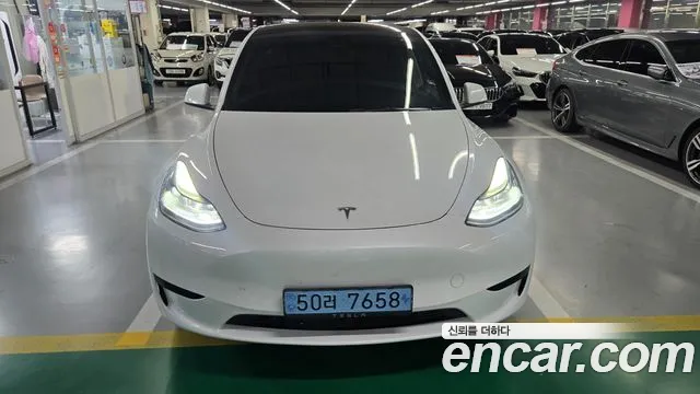 Tesla Model Y — Фото автомобиля 6