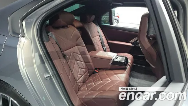 BMW 7 Series G70 — Фото автомобиля 17