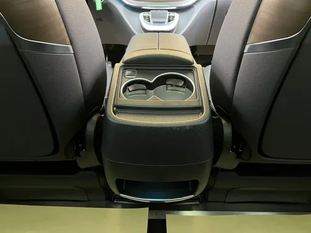 Mercedes-Benz V-Class — Фото автомобиля 25